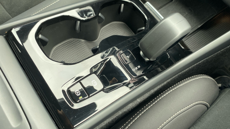 Volvo XC40 2.0 B4P Plus Dark 5dr Auto Petrol Estate